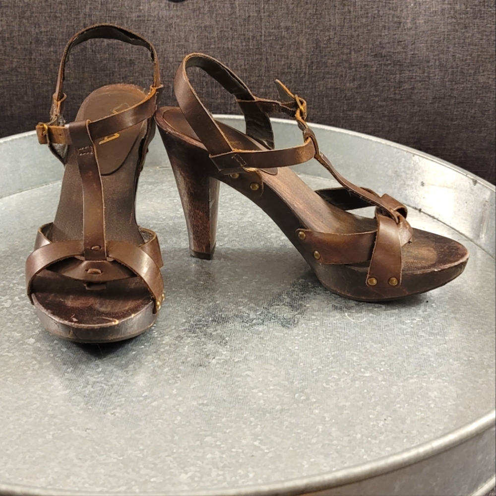 MIA wooden sandles